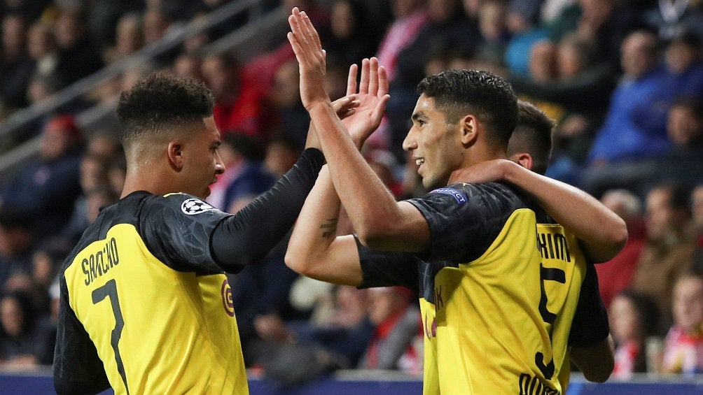 Achraf, Sancho y Guerreiro celebran la primera anotación del Borussia Dortmund