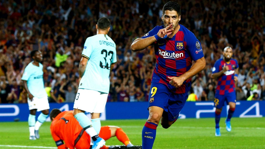 Luis Suárez celebra uno de los goles del partido ante el Inter