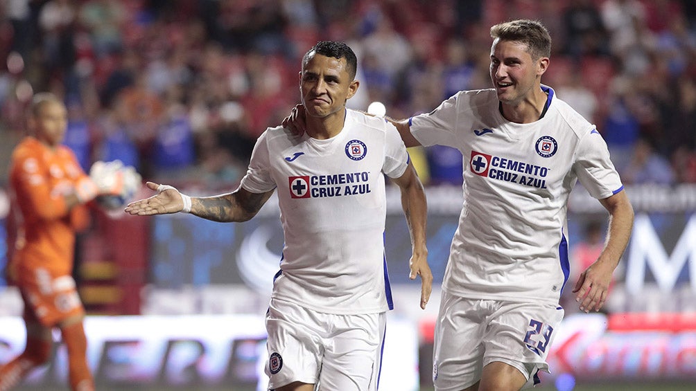 Yotún celebra gol contra Tijuana