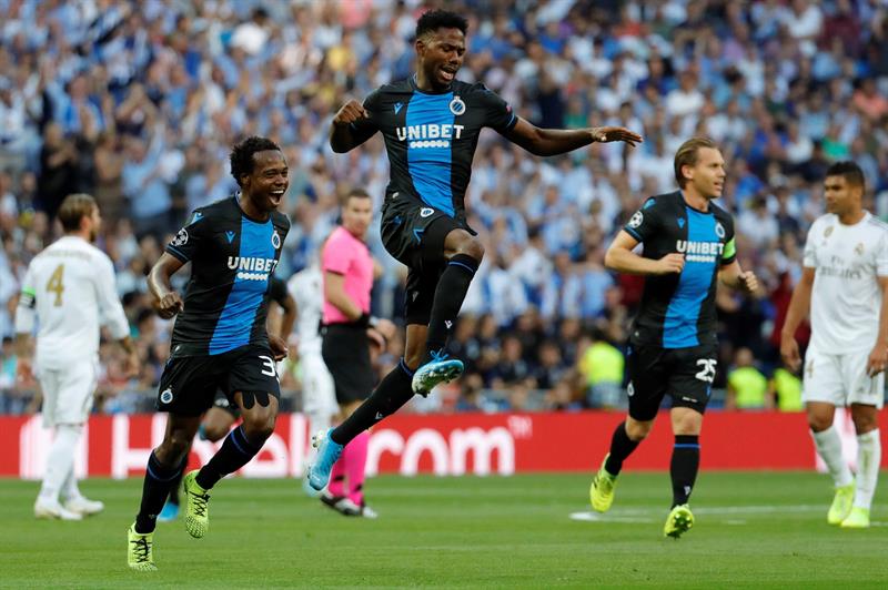 Emmanuel Dennis festeja uno de sus goles vs el Real Madrid