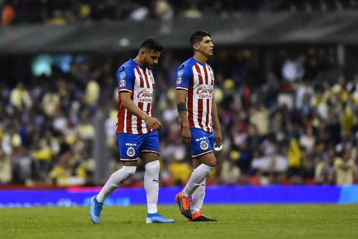 Jugadores de Chivas tras un partido en el Azteca