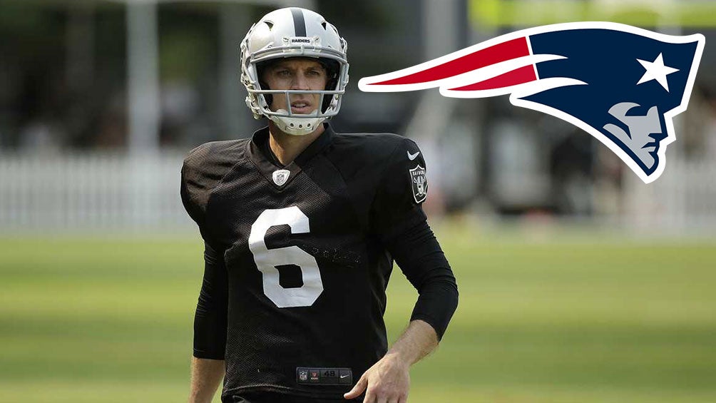 Mike Nugent durante un entrenamiento de los Raiders