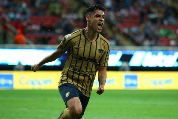 Felipe Mora celebrando una anotación en el Akron