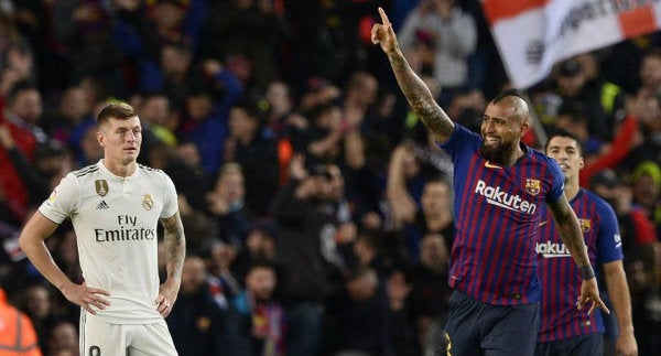 Acción del último Clásico; Vidal celebra su anotación