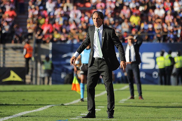 Guillermo Almada en un partido con Santos