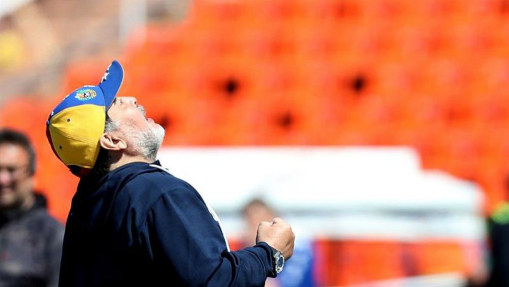 Diego Armando Maradona celebrando la victoria de Gimnasia