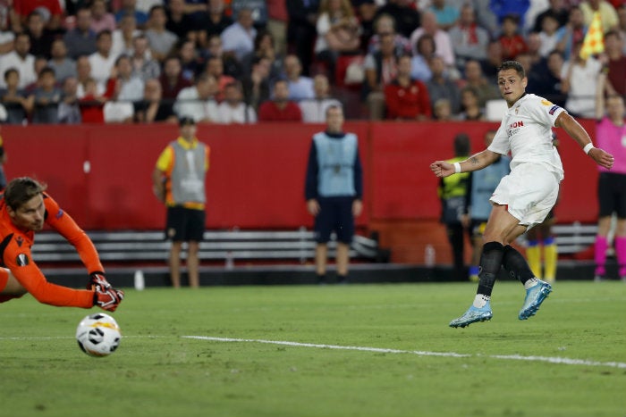 Chicharito, en un partido del Sevilla