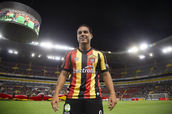 Omar Bravo, jugador de Leones Negros