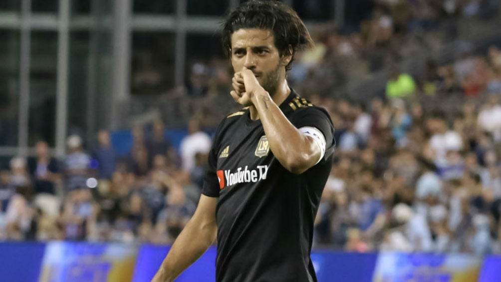 Carlos Vela celebra gol con el LAFC