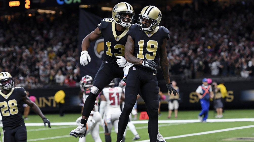 Jugadores de los Saints celebran triunfo contra Tampa Bay