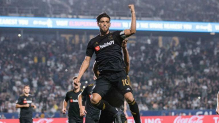 Carlos Vela festeja un tanto con LAFC 