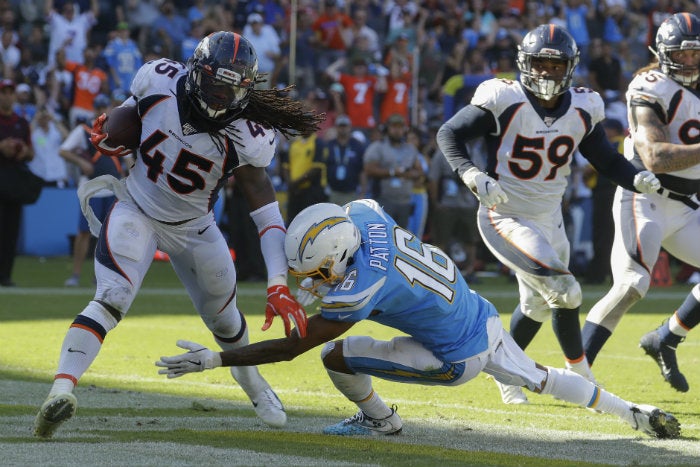 A.J. Johnson, en el partido ante Chargers