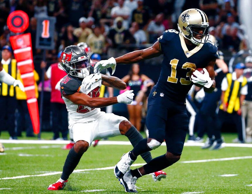 Michael Thomas deja a su rival en el camino