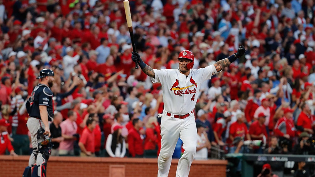 Molina celebra el batazo del triunfo en Busch Stadium