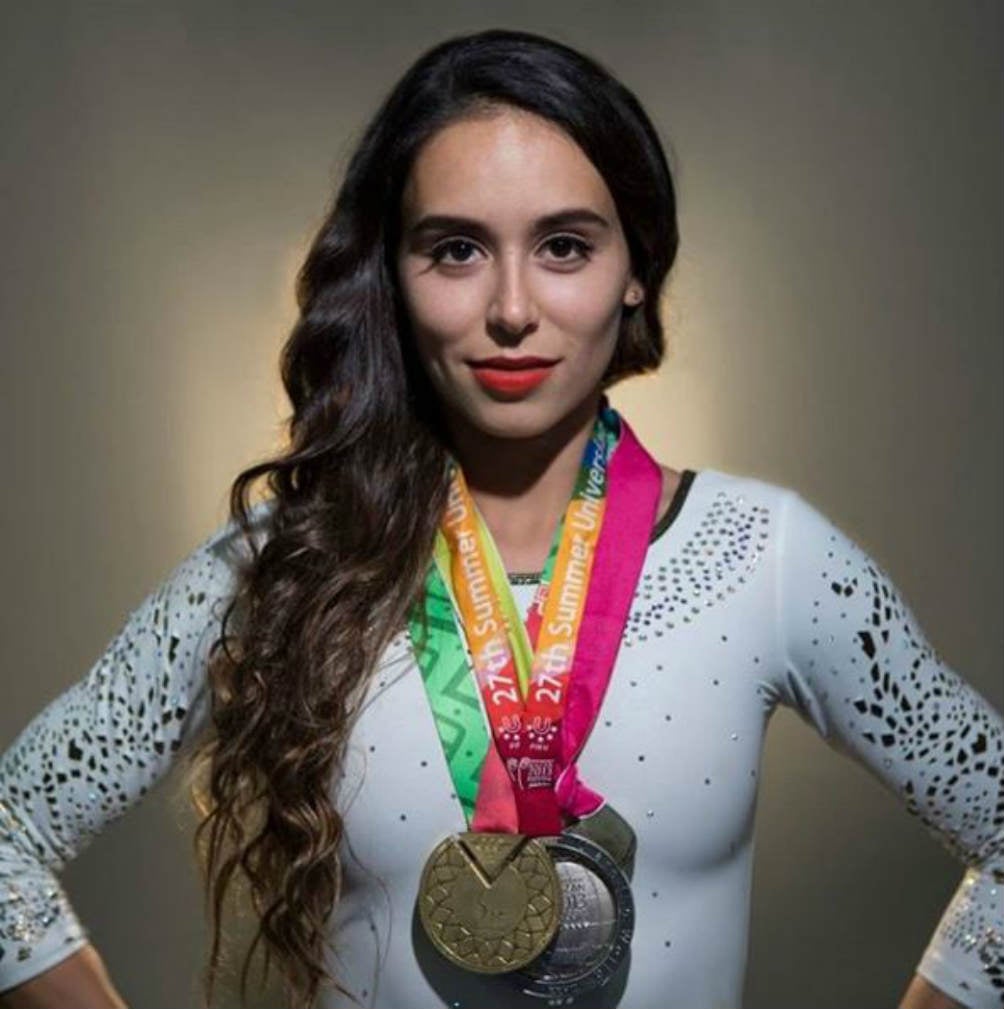 Elsa García con varias medallas