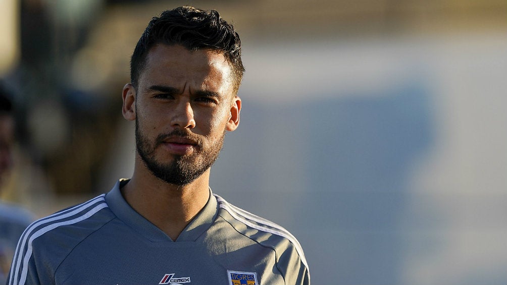 Diego Reyes durante un entrenamiento con Tigres