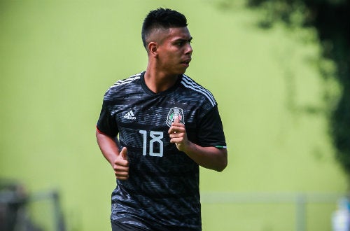 Efraín Álvarez durante un juego de México Sub 17