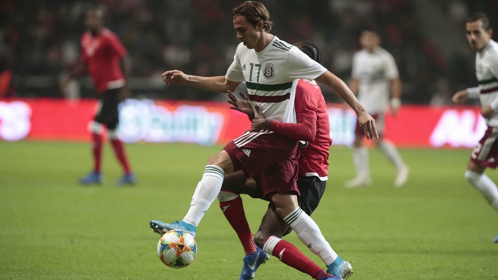 Sebastián Córdova durante el partido de México contra Trinidad y Tobago