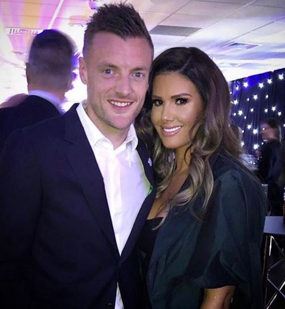 Jamie Vardy junto a su esposa, Rebekah 