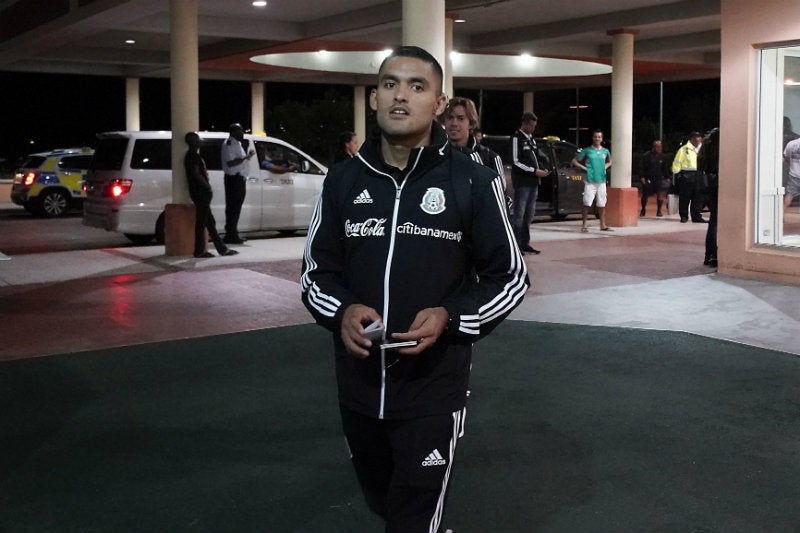 José Hernández a su llegada al hotel de concentración en Bermudas