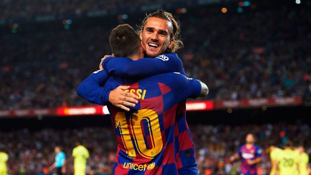 Griezmann celebra una anotación con Lionel Messi