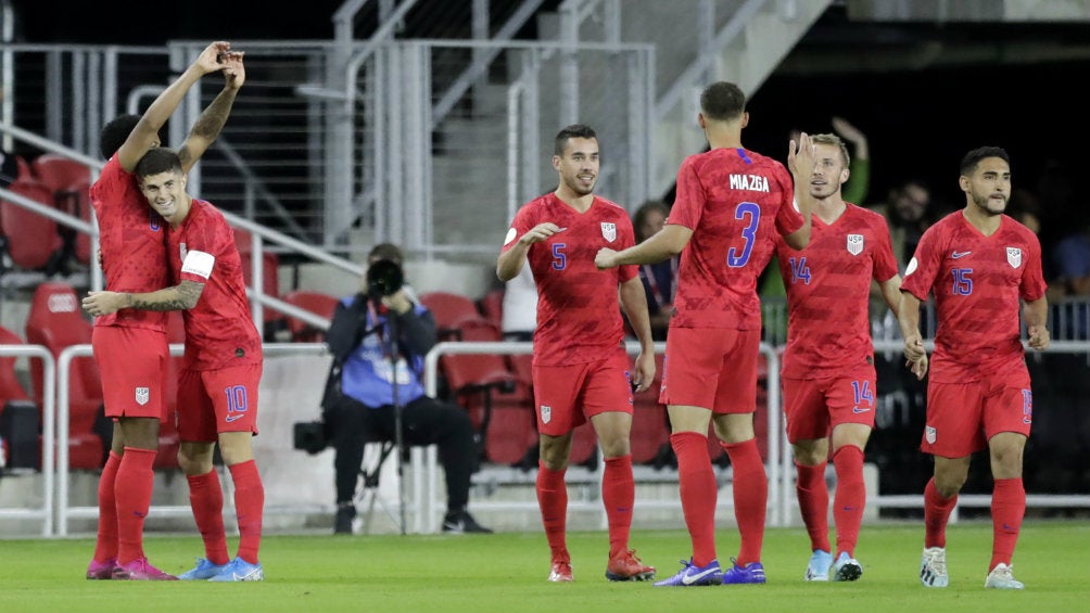 Estados Unidos festejando un gol en la goleada sobre Cuba