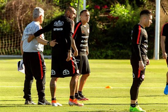 Reinaldo Rueda dirige entrenamiento de Chile