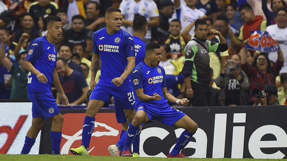 Orbelín Pineda celebra un gol contra América 