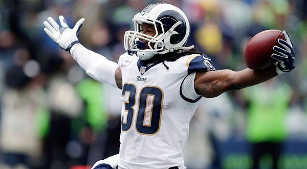 Todd Gurley festeja una jugada con Los Angeles