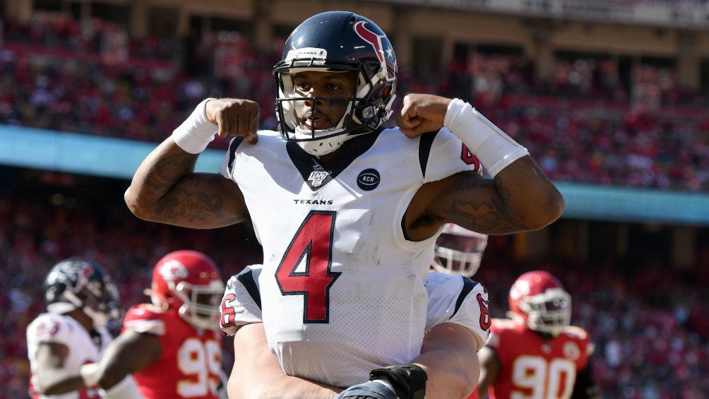 Deshaun Watson celebra tras su anotación