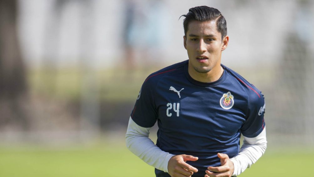 Carlos Cisneros en un entrenamiento con Chivas 