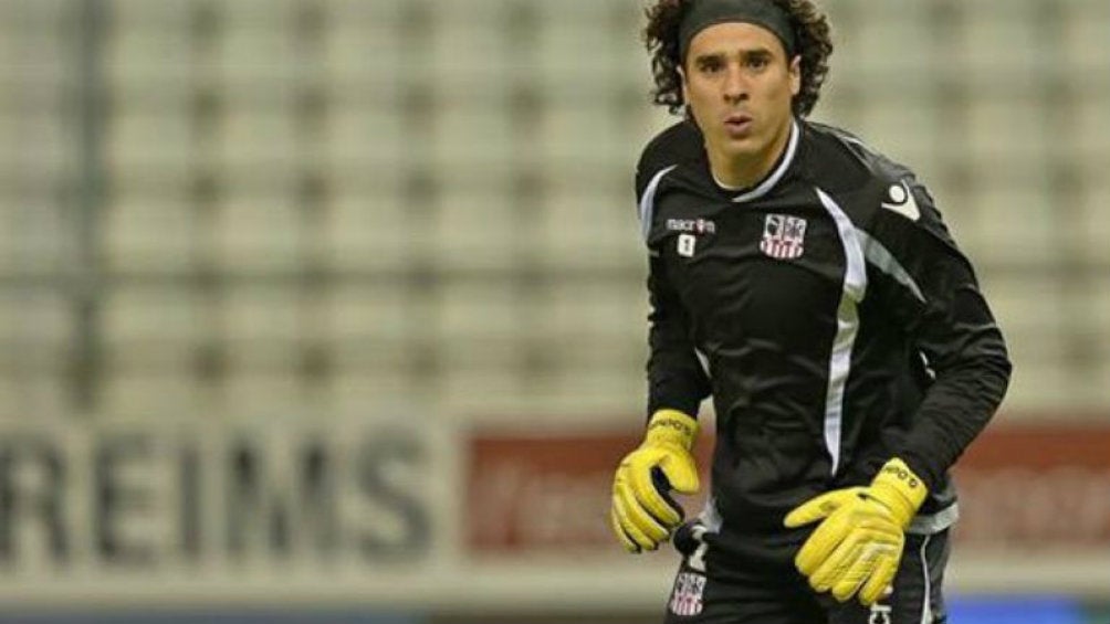 Ochoa en un partido con el Ajaccio