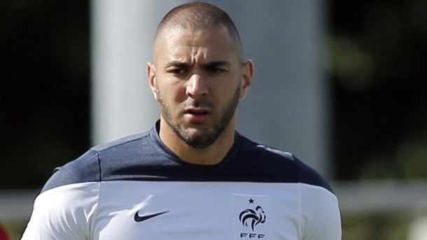 Benzema en una práctica de Francia