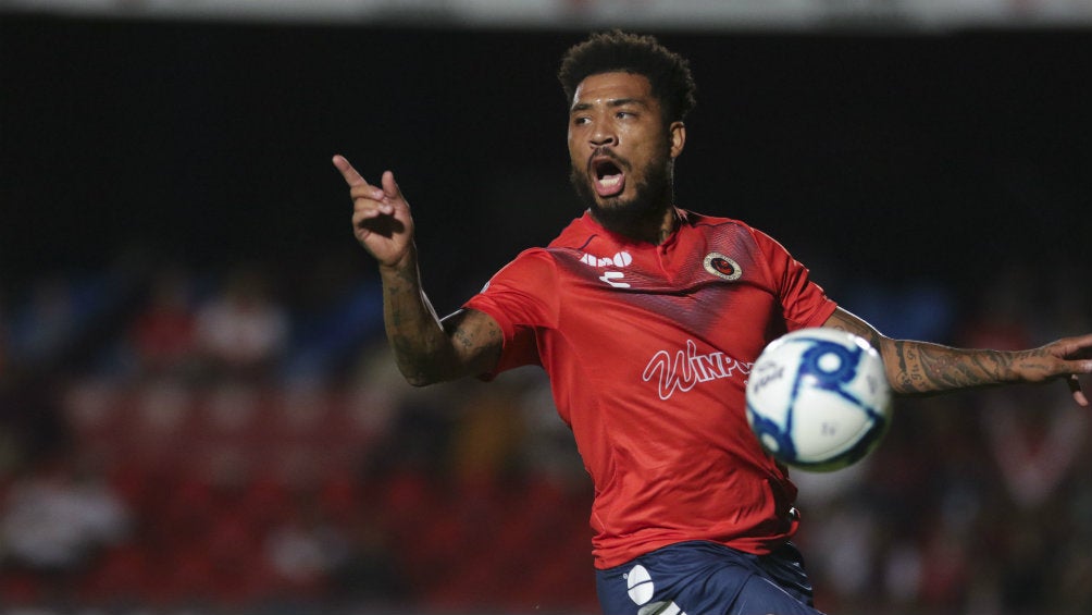 Kazim Richards durante un partido con Veracruz