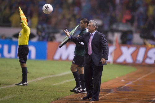 Vucetich en el área técnica en el Costa Rica vs México del 2013