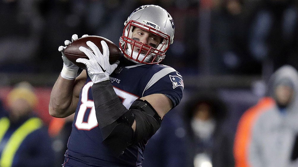 Rob Gronkowski realiza una recepción con los Patriots