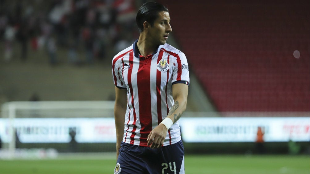 Carlos Cisneros durante un partido de Chivas