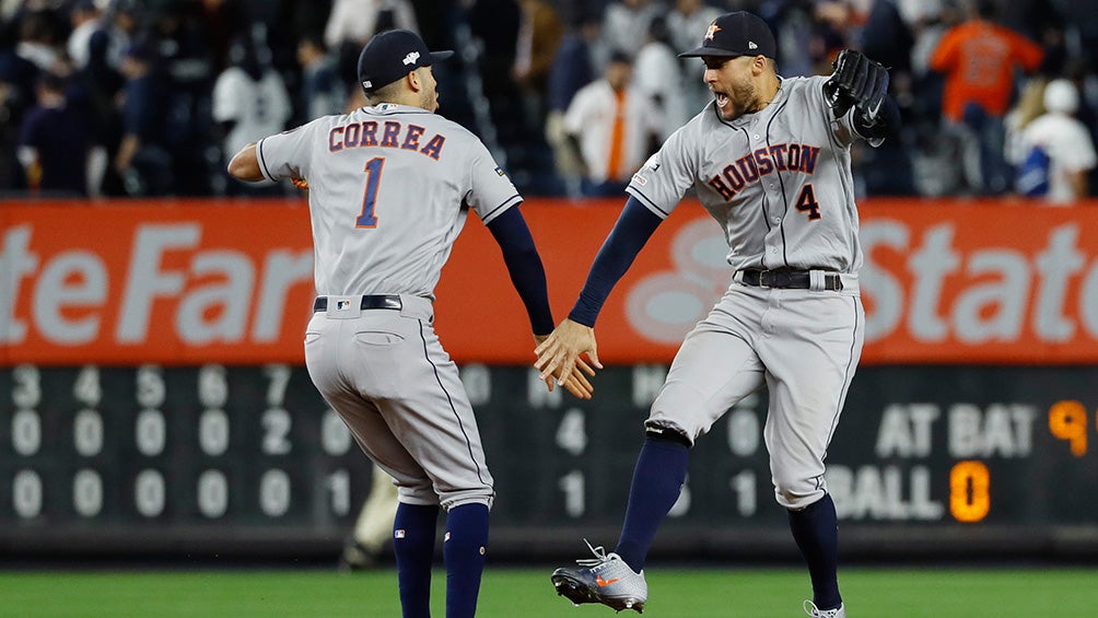 Jugadores de Houston celebran en Yankee Stadium