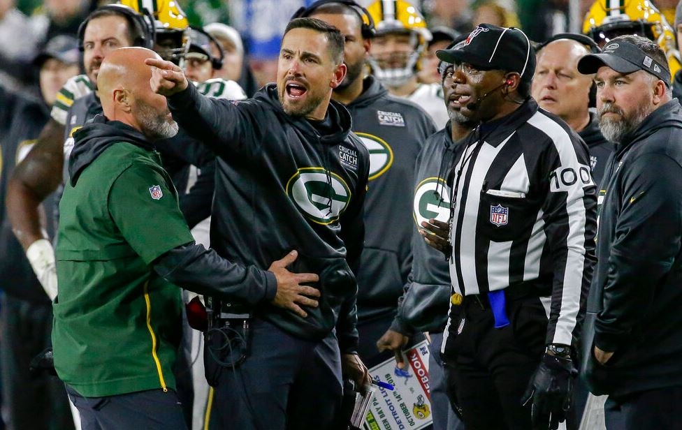 Los Packers se quejan de una jugada durante el juego