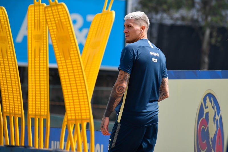 Nico Castillo en un entrenamiento con el América