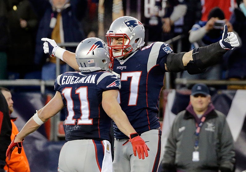 Rob Gronkowski celebra un touchdown con Edelman