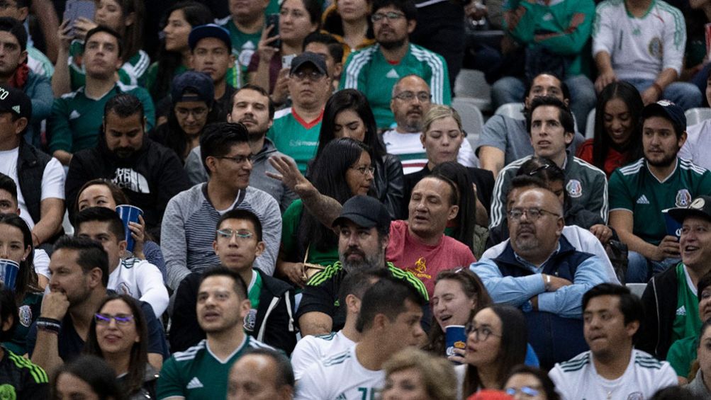 Aficionados del Tri en el juego frente a Panamá