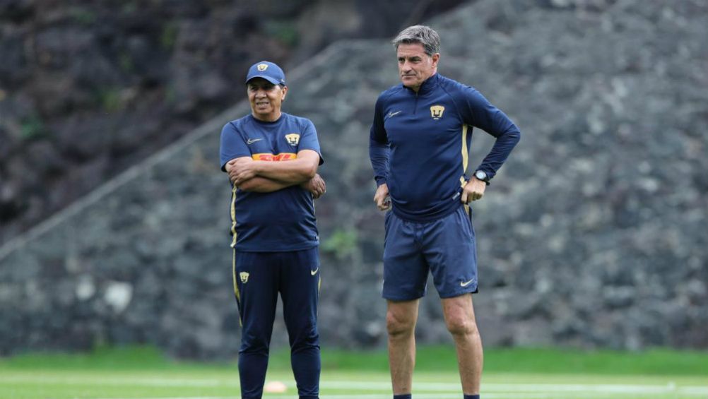 Míchel, durante un entrenamiento de Pumas