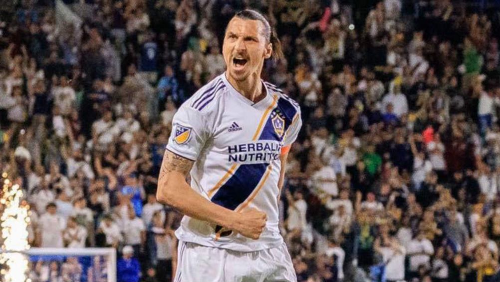 Zlatan, en festejo de gol durante un partido