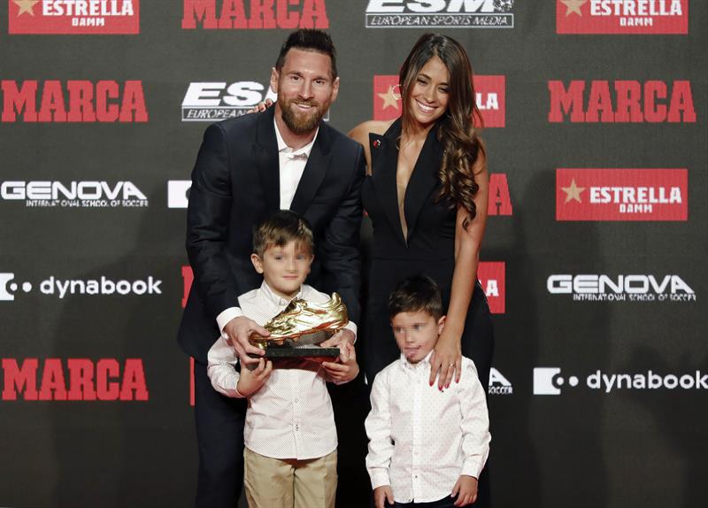 Leo Messi y su familia en la entrega de la Bota de Oro