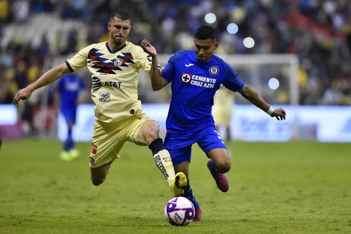 Guido Rodriguez y Orbelin Pineda, durante Clásico Joven