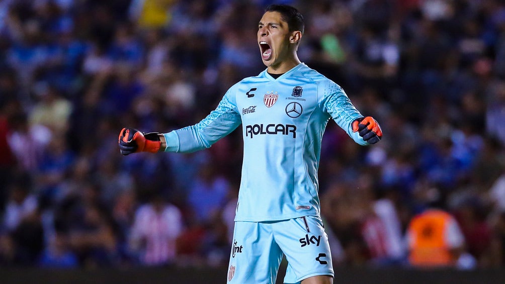 Hugo González celebra una anotación de Necaxa 