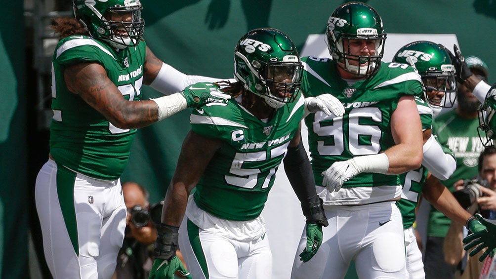 C.J. Mosley (centro) en un partido con los Jets