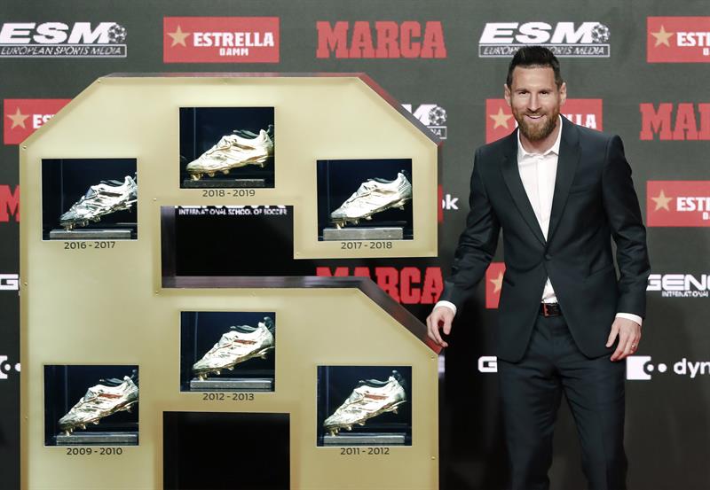 Messi posa junto a sus seis Botas de Oro