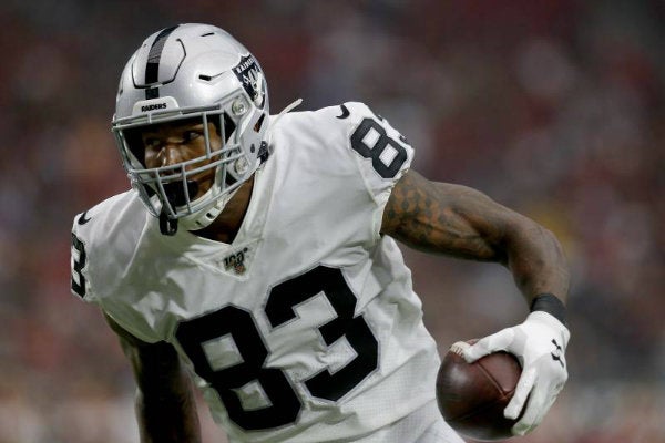 Darren Waller celebrando como jugador de Oakland Raiders